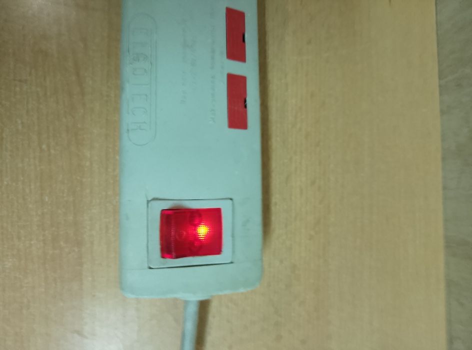 Przedłużacz rozdzielacz Elgotech na 6 gniazd 1,5 m