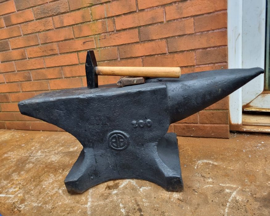 Ogromne kowadło 200kg