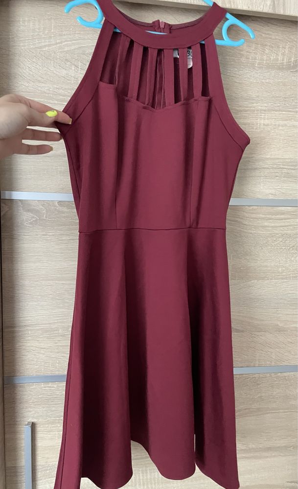 Sukienka z dekoltem halter