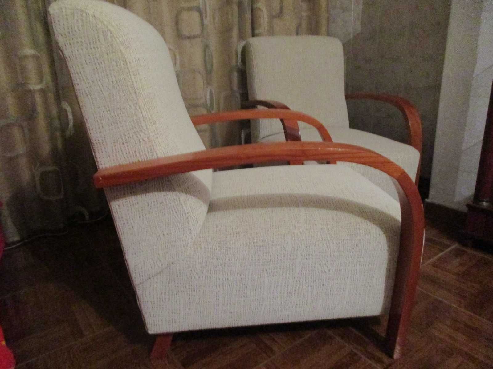 Conjunto Cadeirões NOVOS – Madeira Maciça de Cerejeira e Tecido Bege