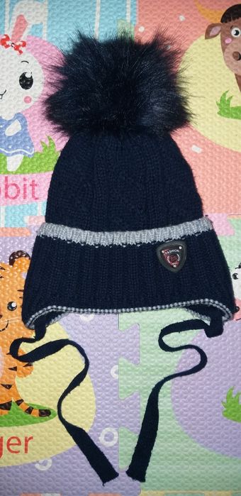 Зимняя шапка с бубоном.