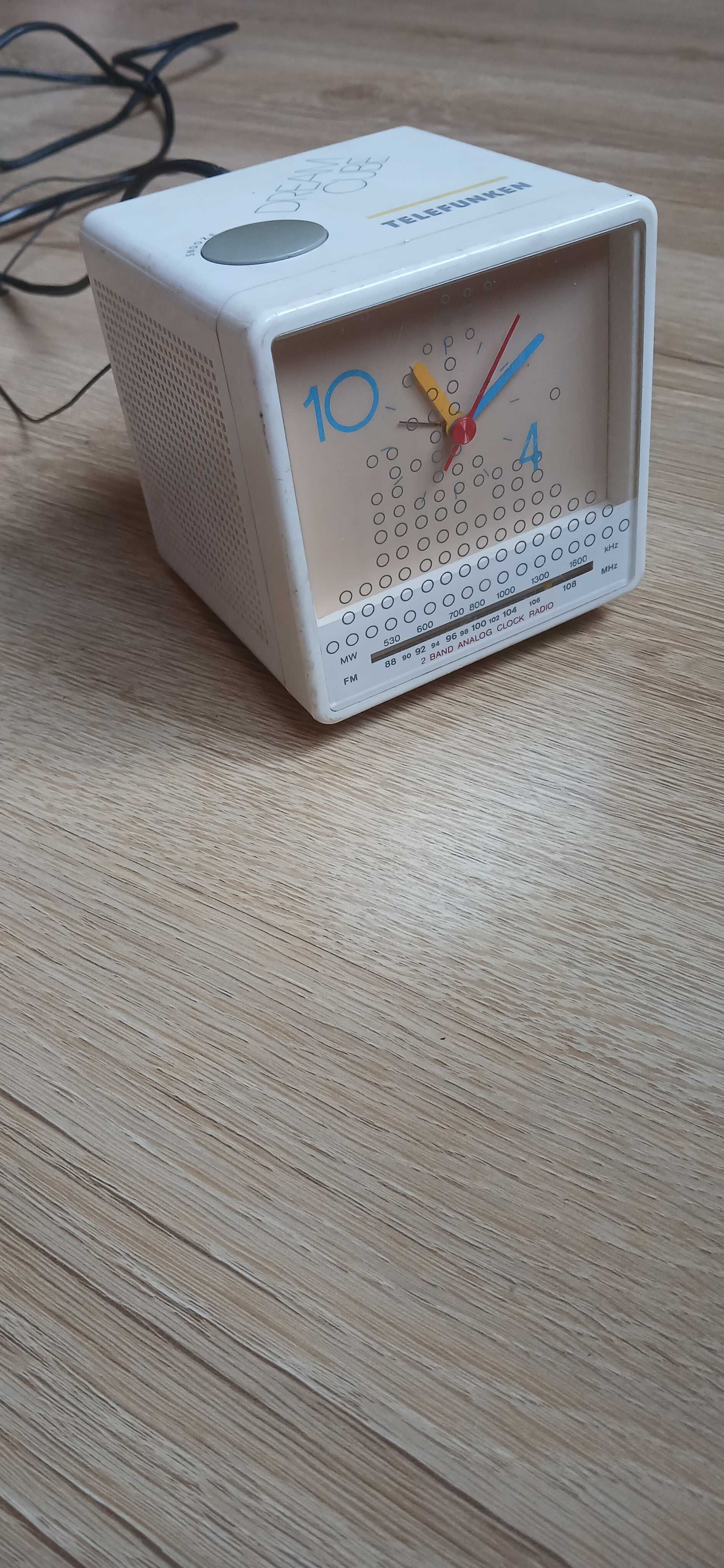 radio TELEFUNKEN radiobudzik styl lat 80 -90  do kolekcji