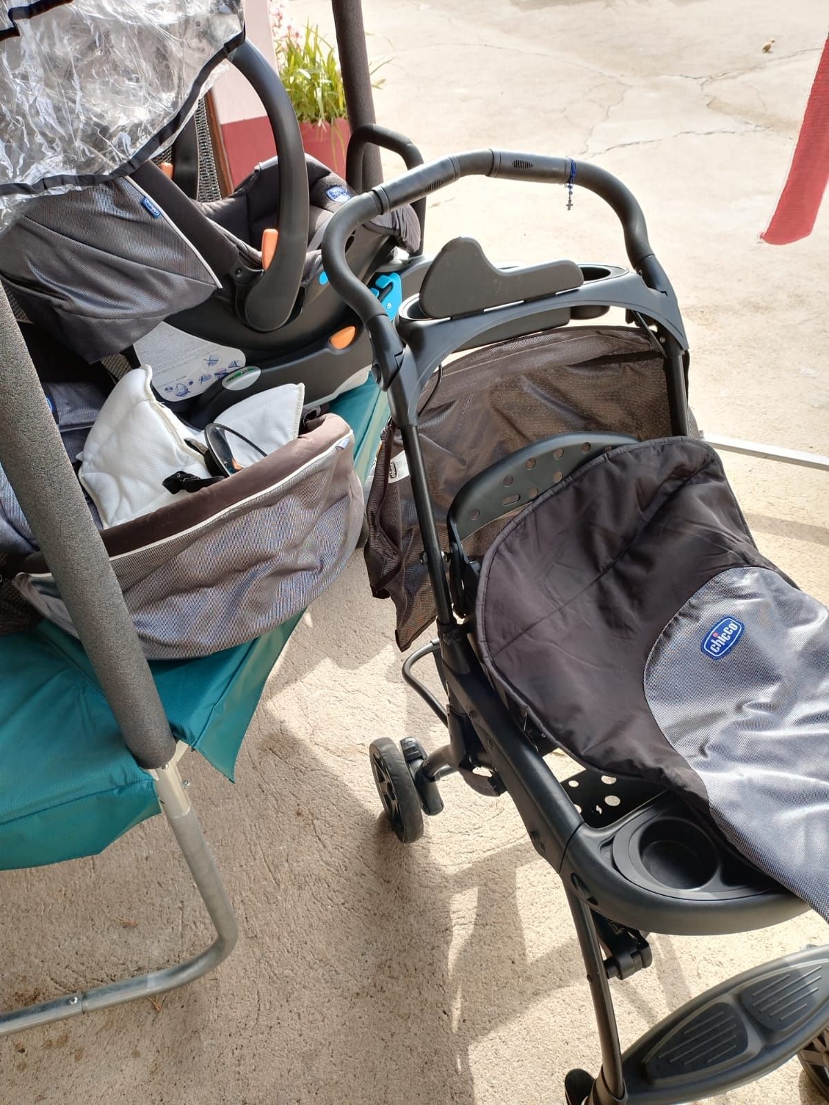 PARA DESOCUPAR Carrinho de bebé + ovo da Chicco