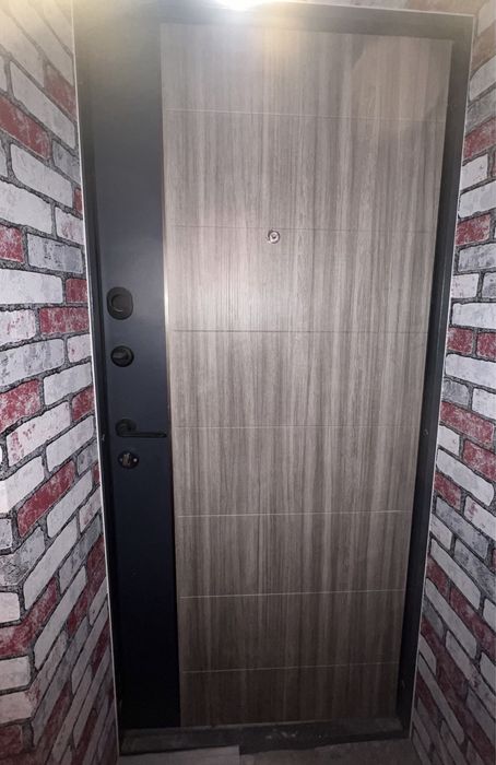 Вхідні двері у відмінному стані