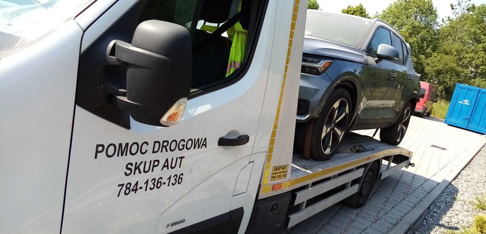 Pomoc drogowa . Holowanie samochodów. Laweta