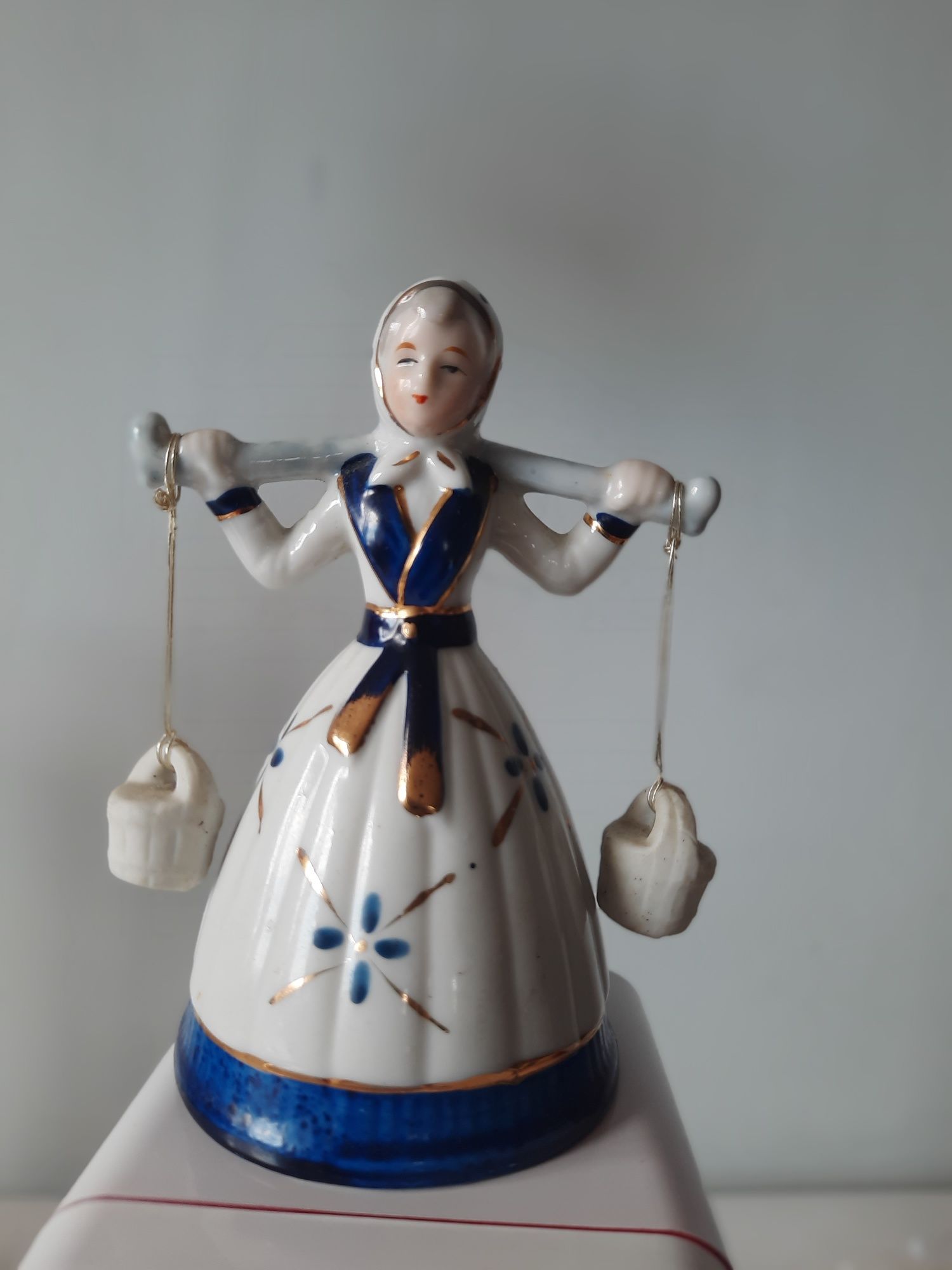 Figurka z porcelany, gong dla wzniesienia toa