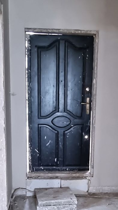 Drzwi zewnętrzne na budowe