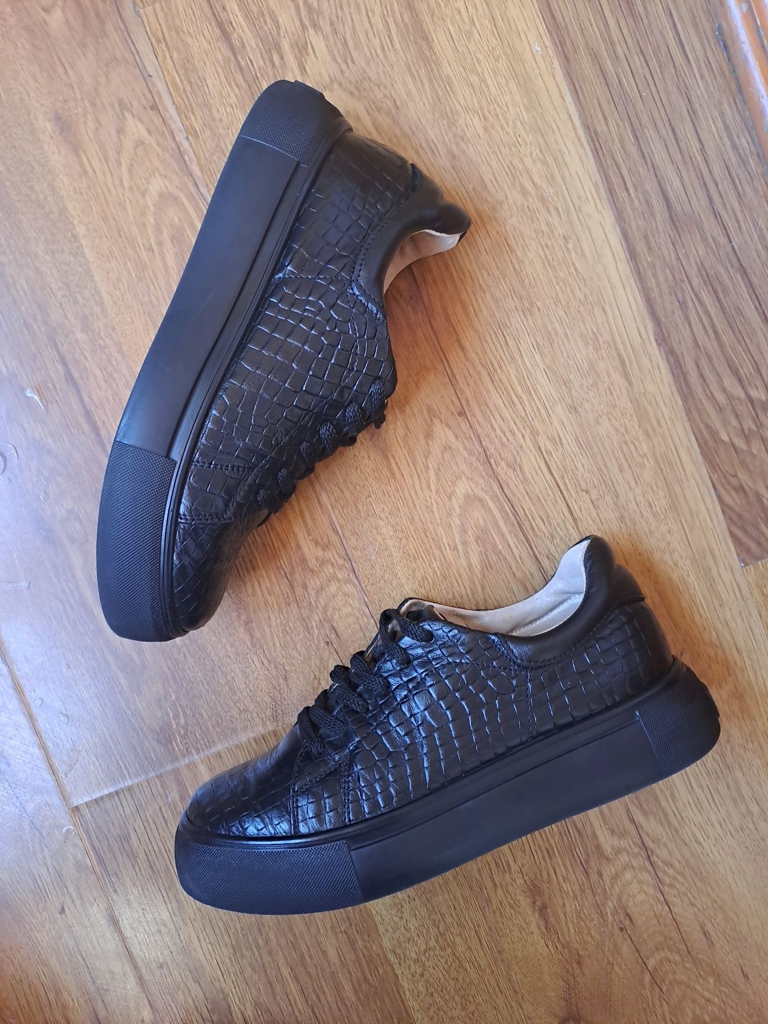 АКЦІЯ. Рр 37 Fashion фірмові шкіряні кросівки, кеди на платформі