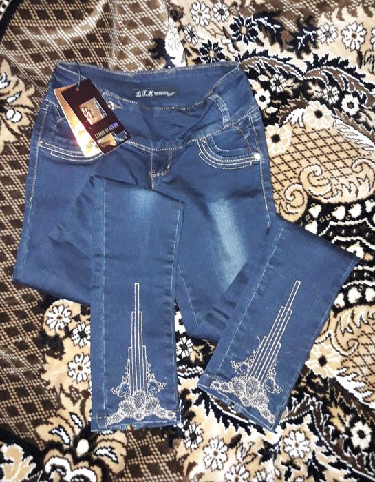 Джинсы женские скинни с вышивкой