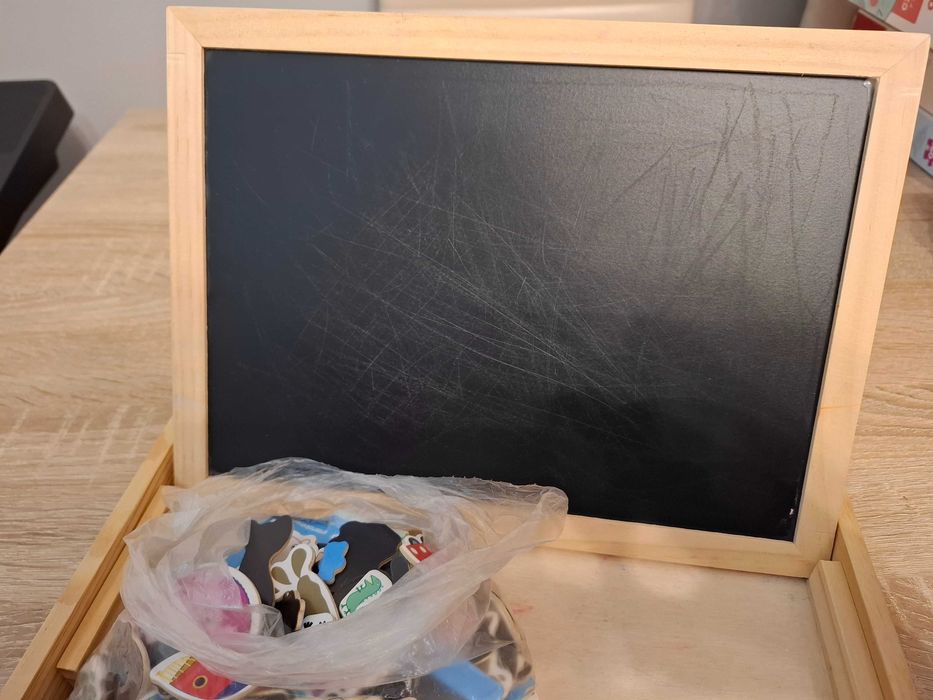 Sprzedam - Tablica kredowa i suchościeralna + magnesy Świnka Peppa