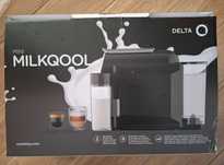 Ekspres do kawy Kapsułkowy Delta Q MINI Milkqool Czarny