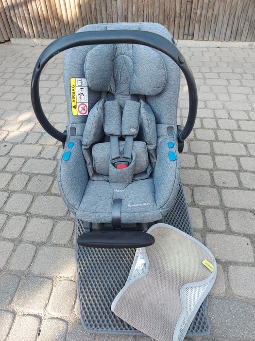 Lekki fotelik Avionaut Pixel z bazą, wkładka antypotowa