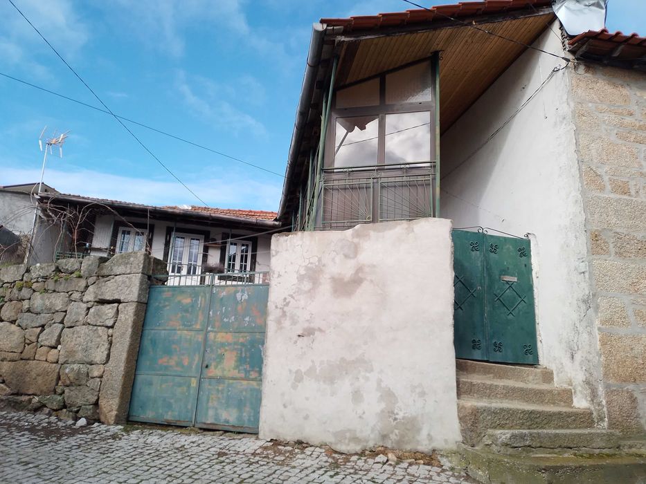 Casas, quintais, Arrumos, terrenos no Castedo