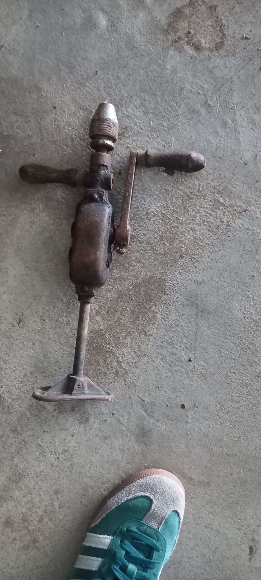 Berbequim antigo manual