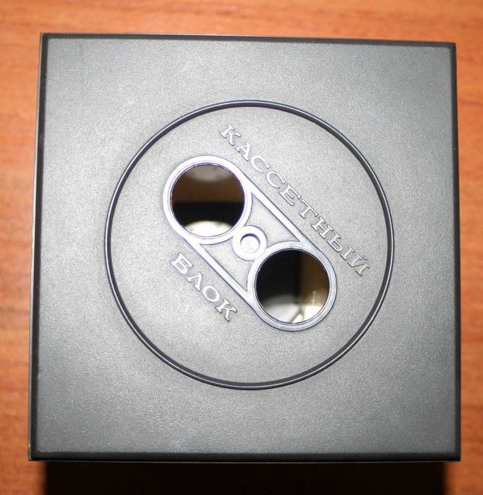 Кассетный блок для аудиокассет.