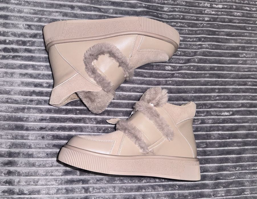 Жіночі зимові чобітки нові