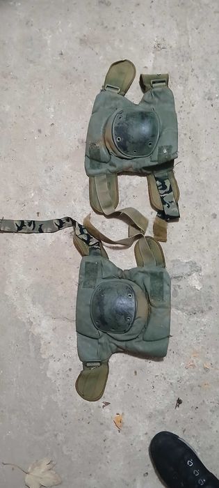 Nakolanniki Bijans USMC, US Army coyote brown