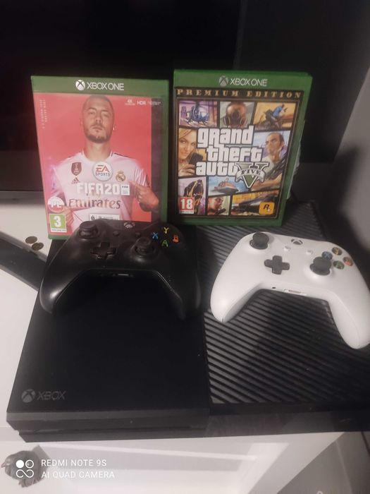 Konsola Xbox one 500, 2 pady, FIFA 20, GTA 5