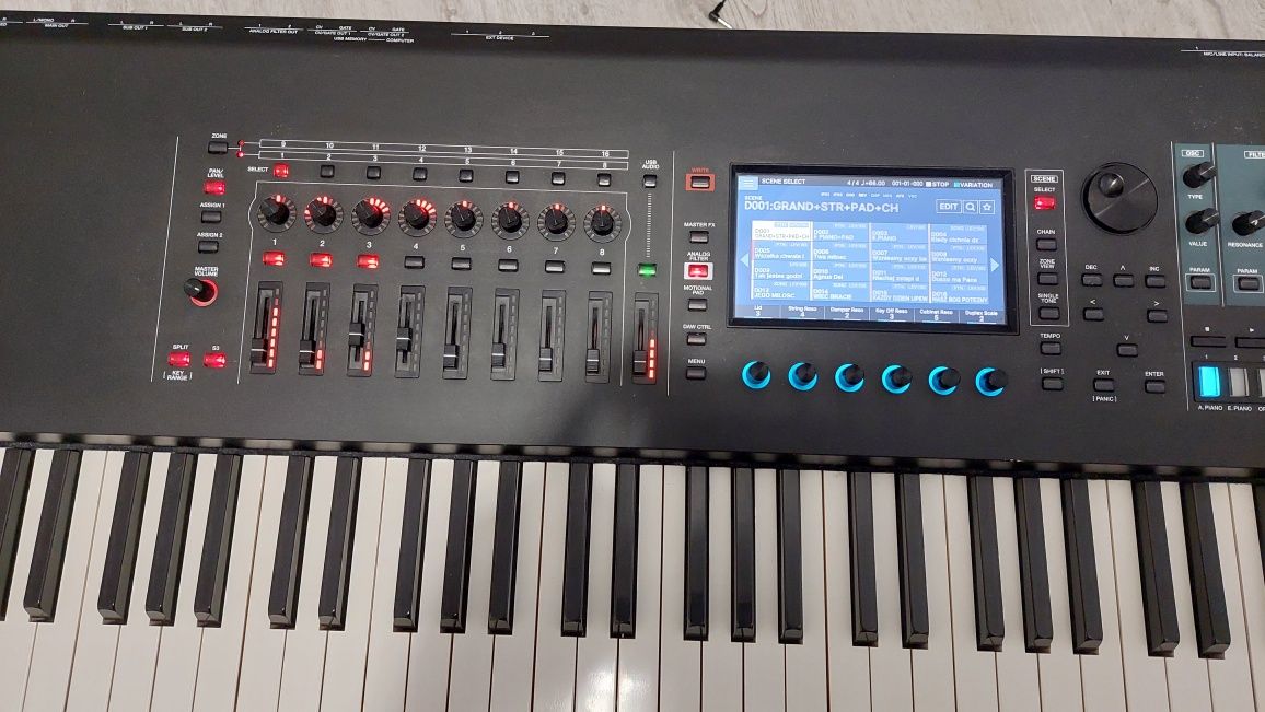 Roland Fantom 8 workstation