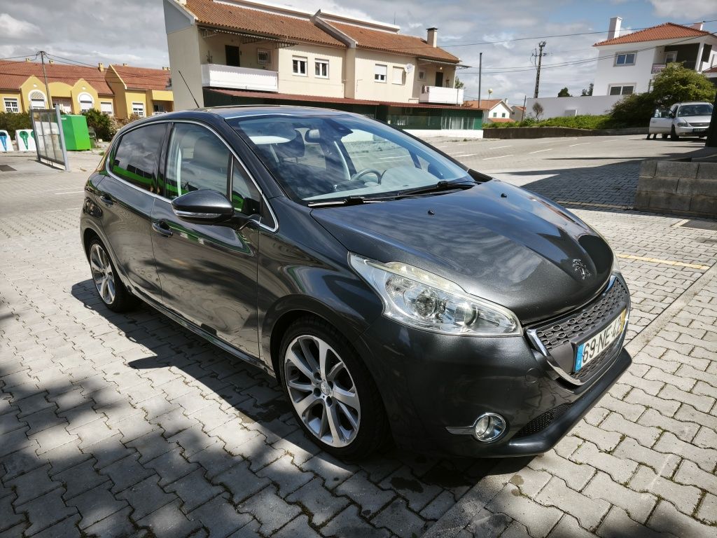 Peugeot 208 1.6 eHdi  114 CV Allure