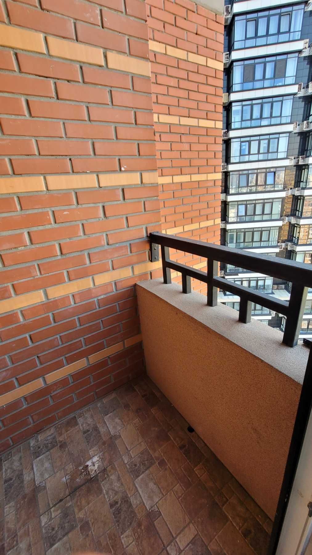 Сдам 4-х комнатную  бул. Леси  Украинки 7а  . Печерск центр  180 м кв.