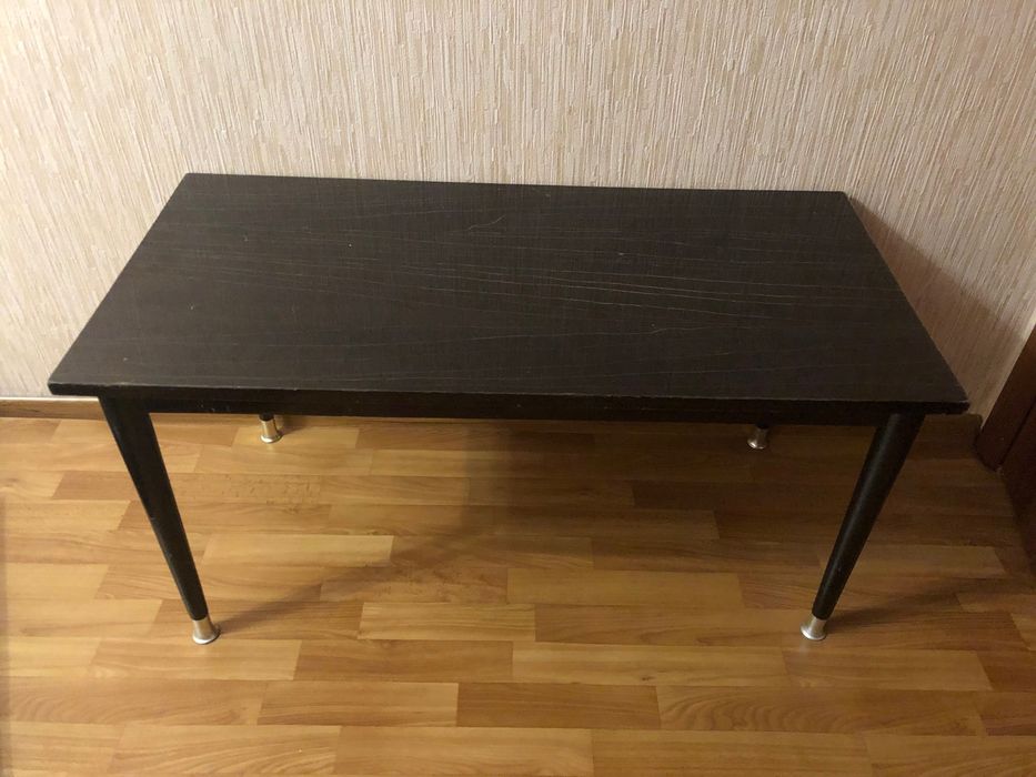 Стол из натурального дерева