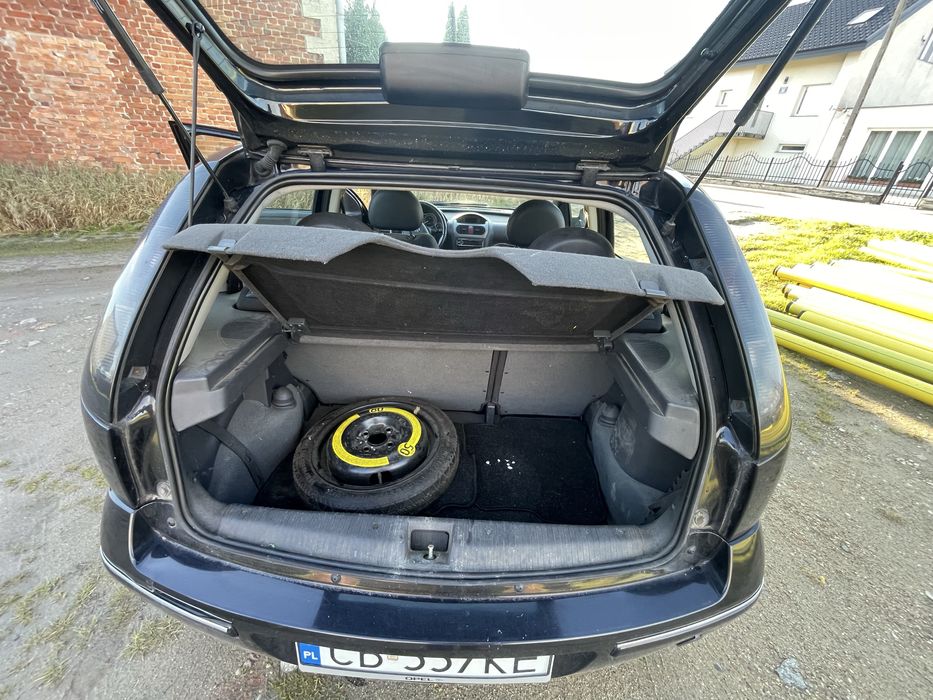 Opel Corsa C 2003 benzyna gaz klima 5 drzwi podgrzewane fotele