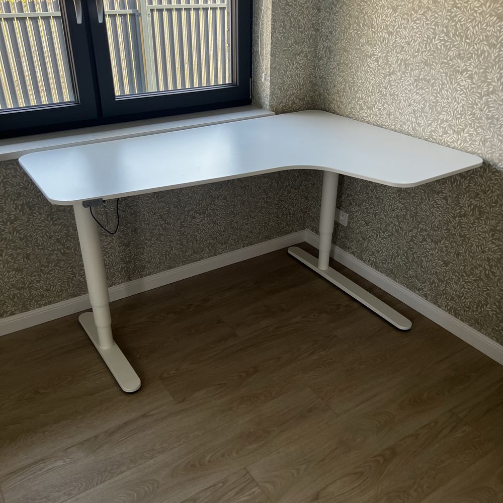 Biurko elektryczne regulowane