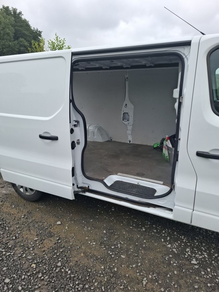 Opel Vivaro 1.6 BiTurbo EcoFLex 145KM 2017r