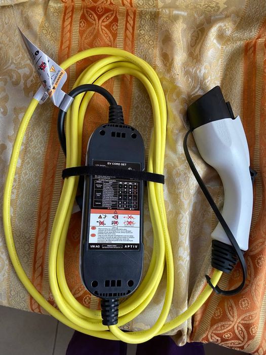 Зарядний пристрій для авто на електриці.