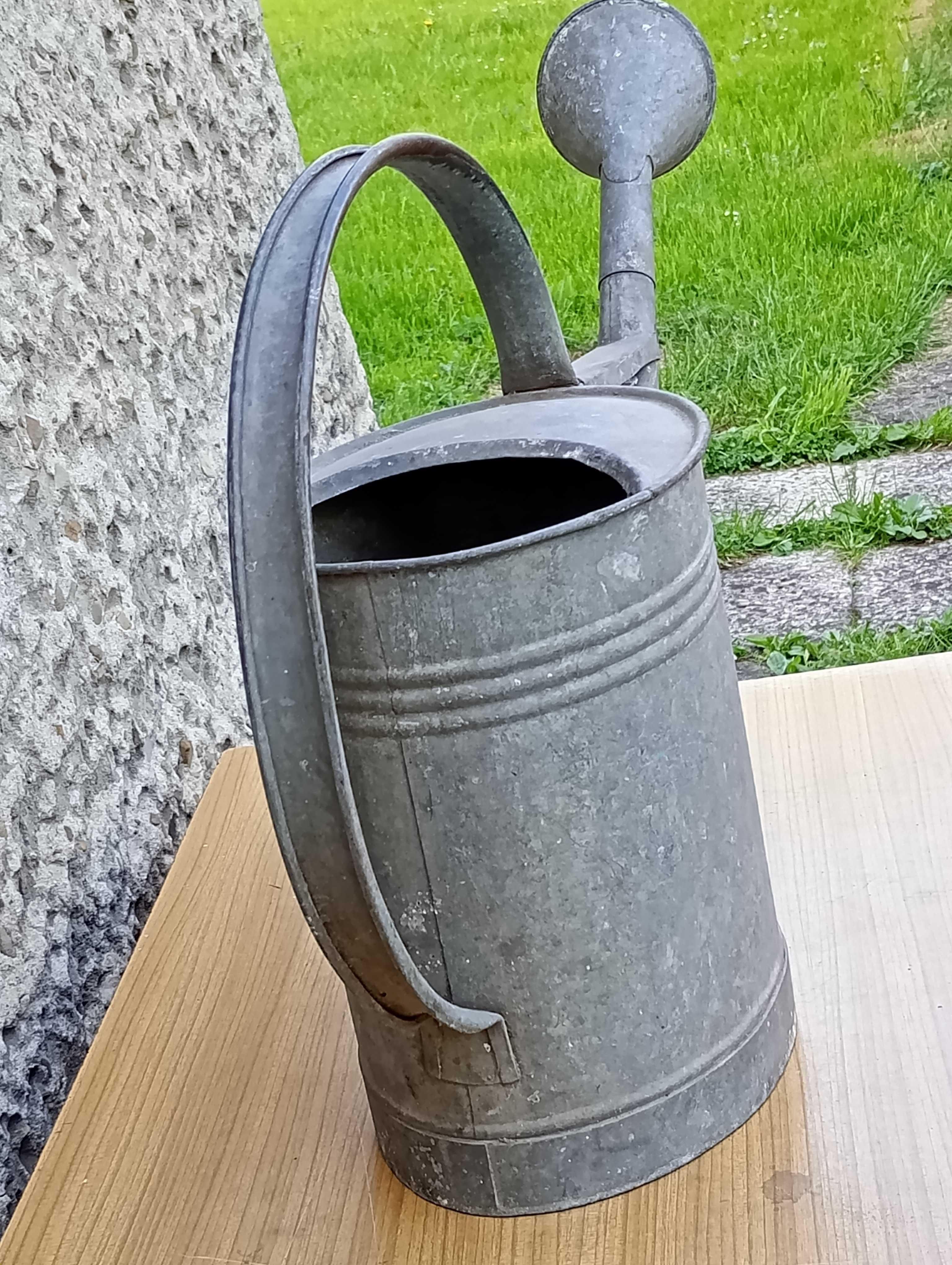 Duża konewka ogrodowa z blachy ocykowanej - PRL !!