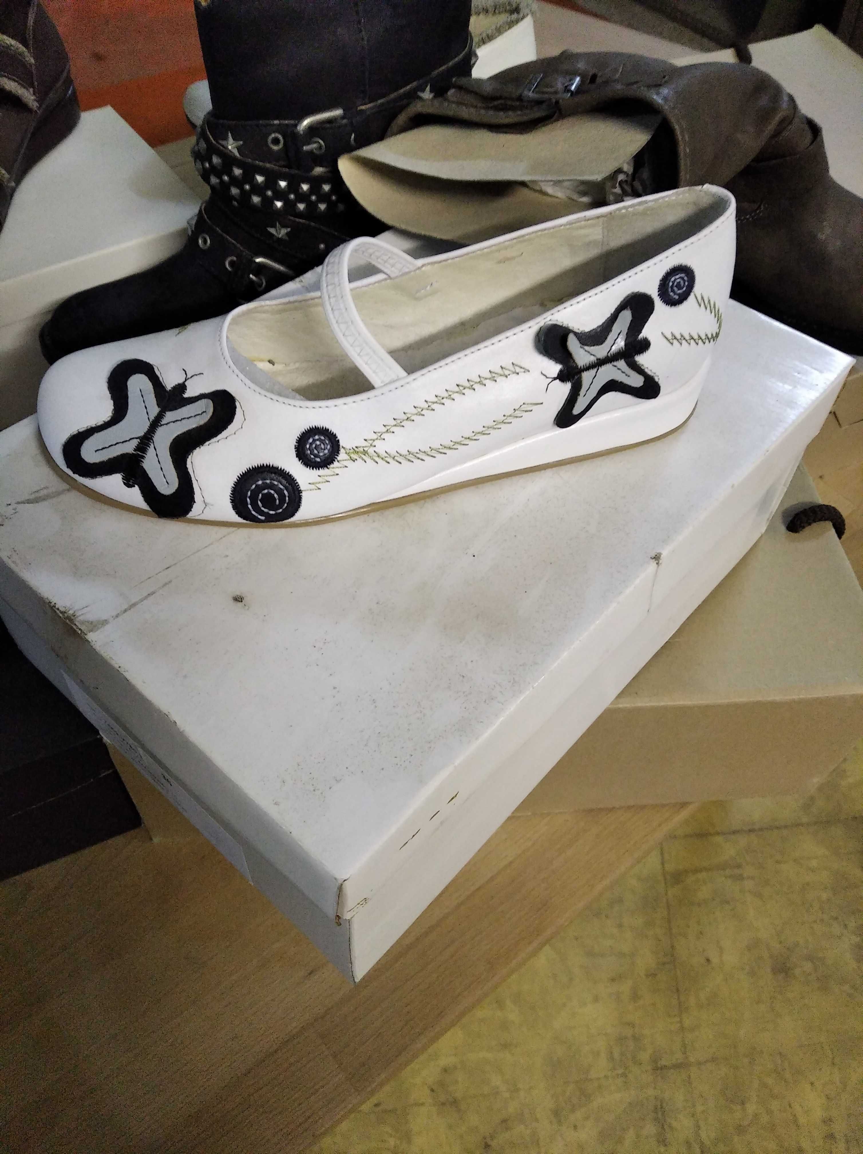 Colecção sapatos para desocupar melhor proposta