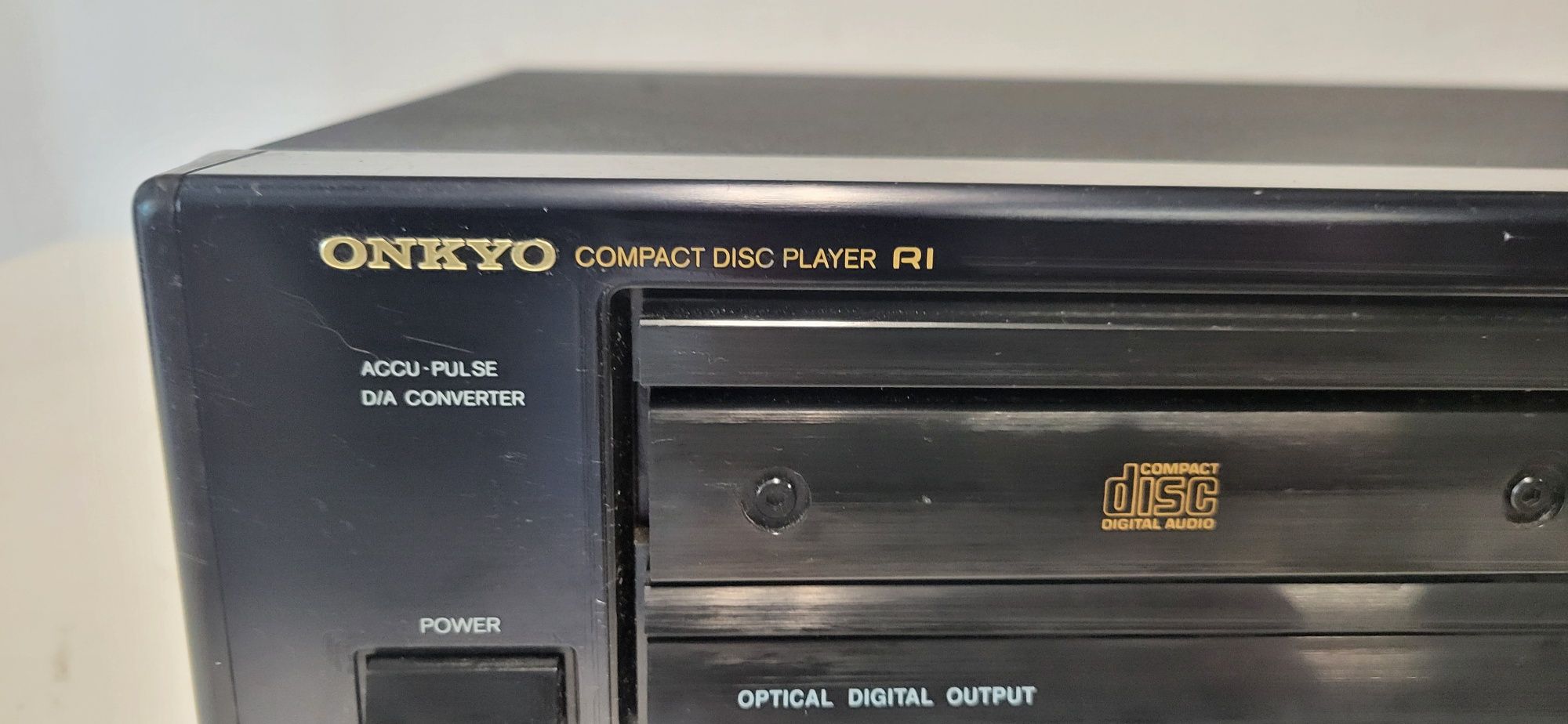 Odtwarzacz CD onkyo DX-6820