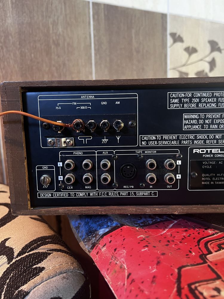 Amplituner Rotel sa304
