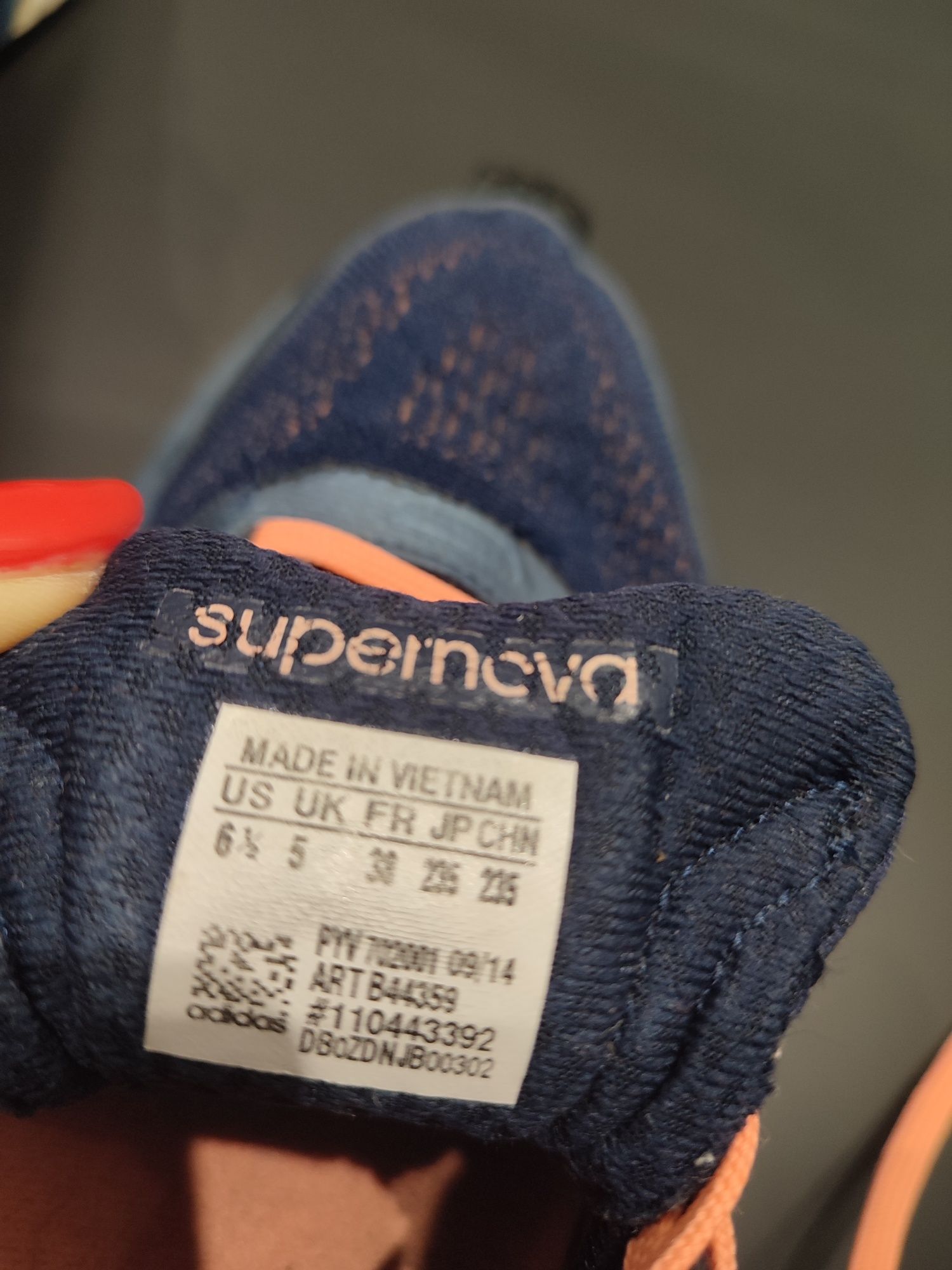 Granatowe buty Adidas Supernova 38