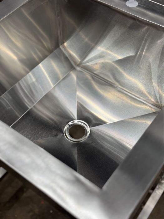 Стіл нержавійка/мийки/стелажі/шпильки,нейтральне обладнання для кухні