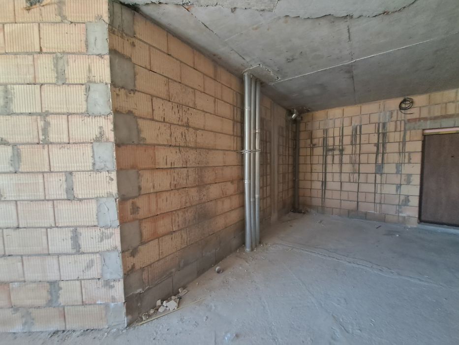 1-кімн.  квартира з індивідуальним опаленням.  Будинок з басейном.