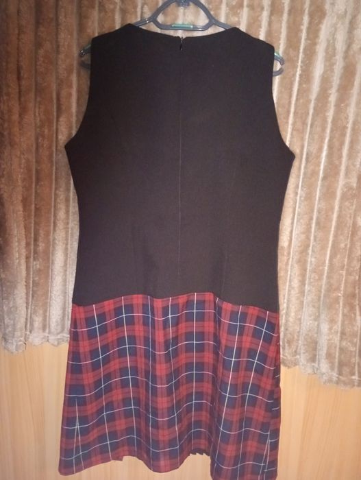 Większa sukienka w kratę