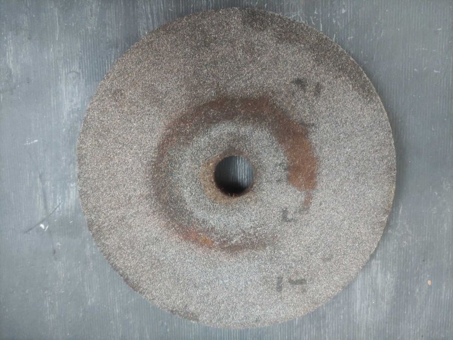 Круг сірий 250/25/32 для шліфування сталі