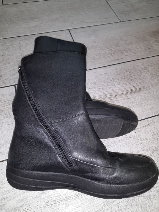 Продам жіночі чобітки