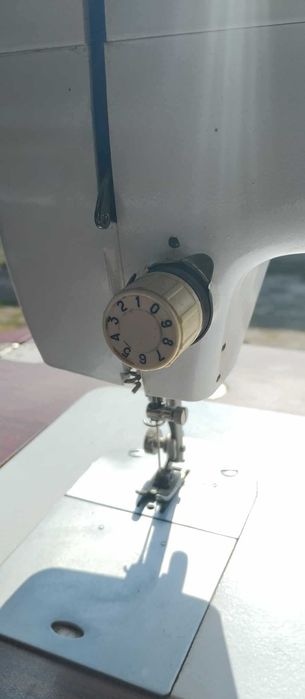 Швейна машинка Чайка 142м