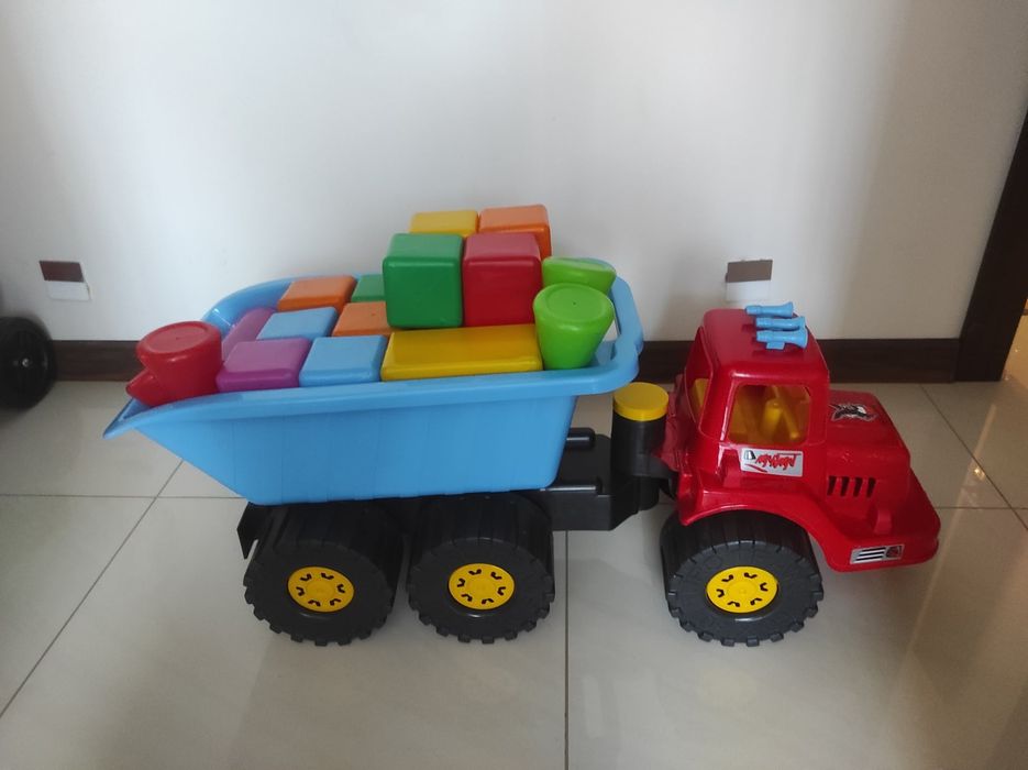 Auto wywrotka z klockami