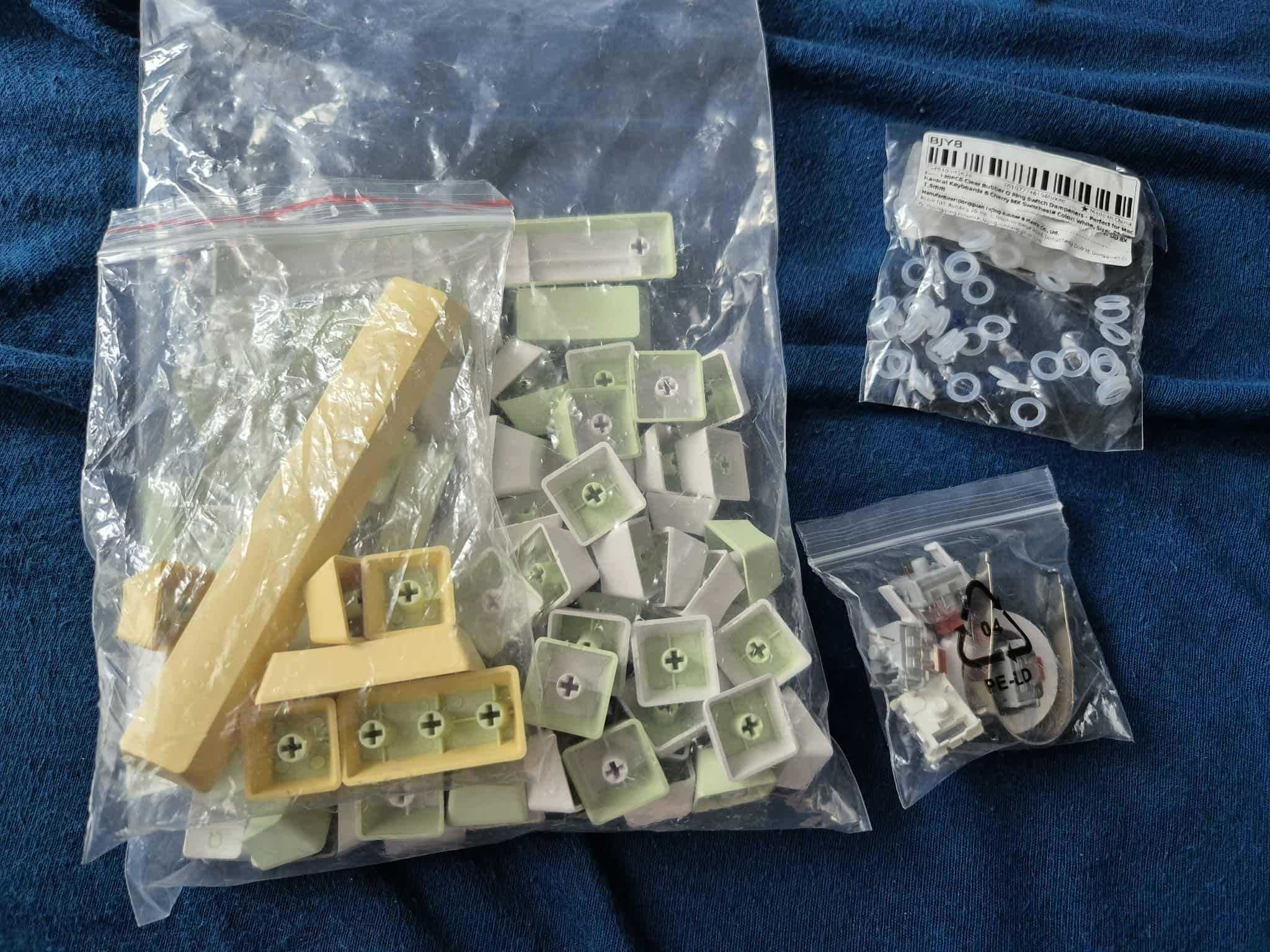 Klawisze keycapy od AJAZZ AK992 zielono-biało-żółte