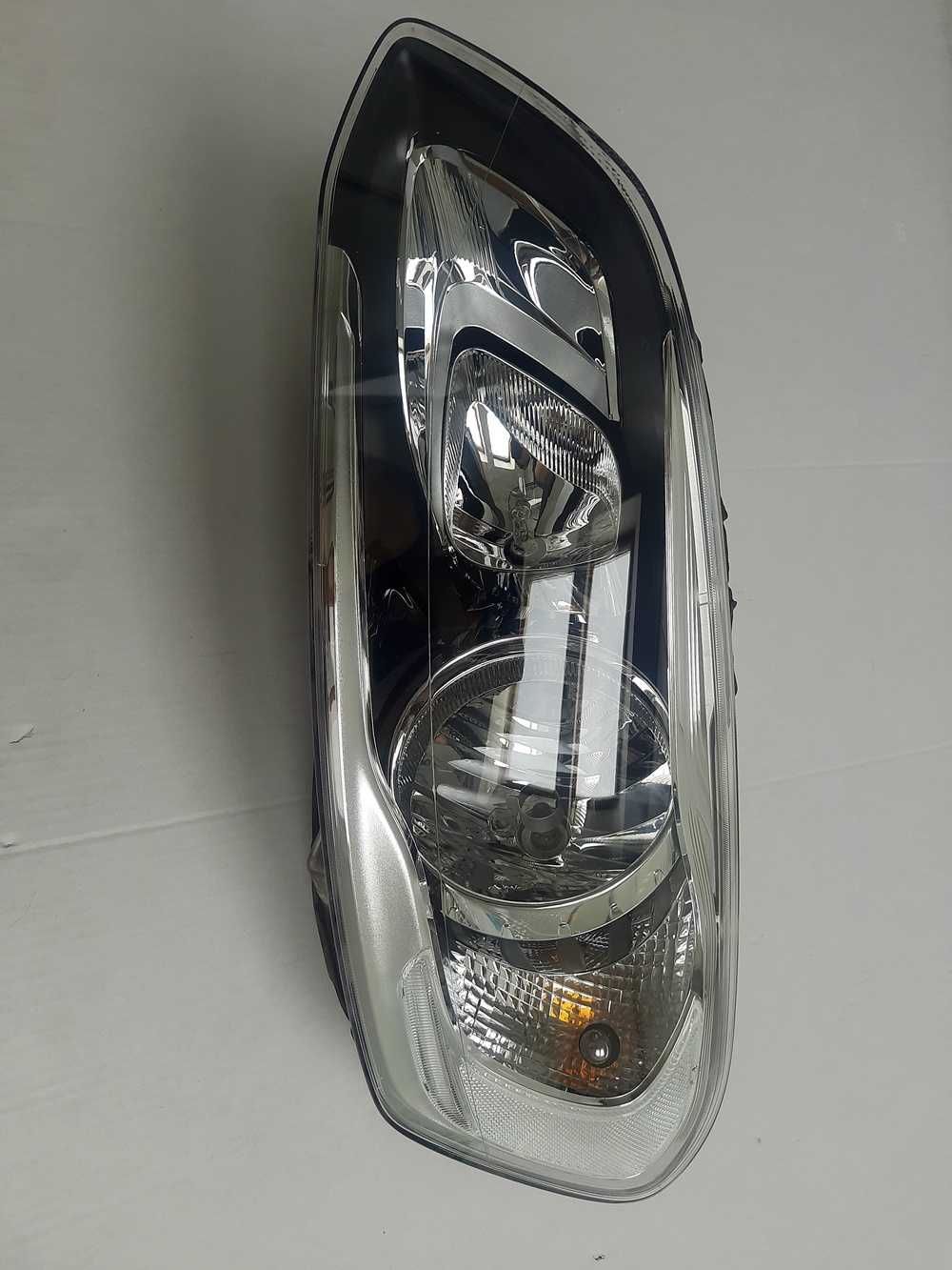 Lampa lewa Reflektor lewy Volvo XC60 LIFT 13-17 zwykła EUROPA ORYGINAL