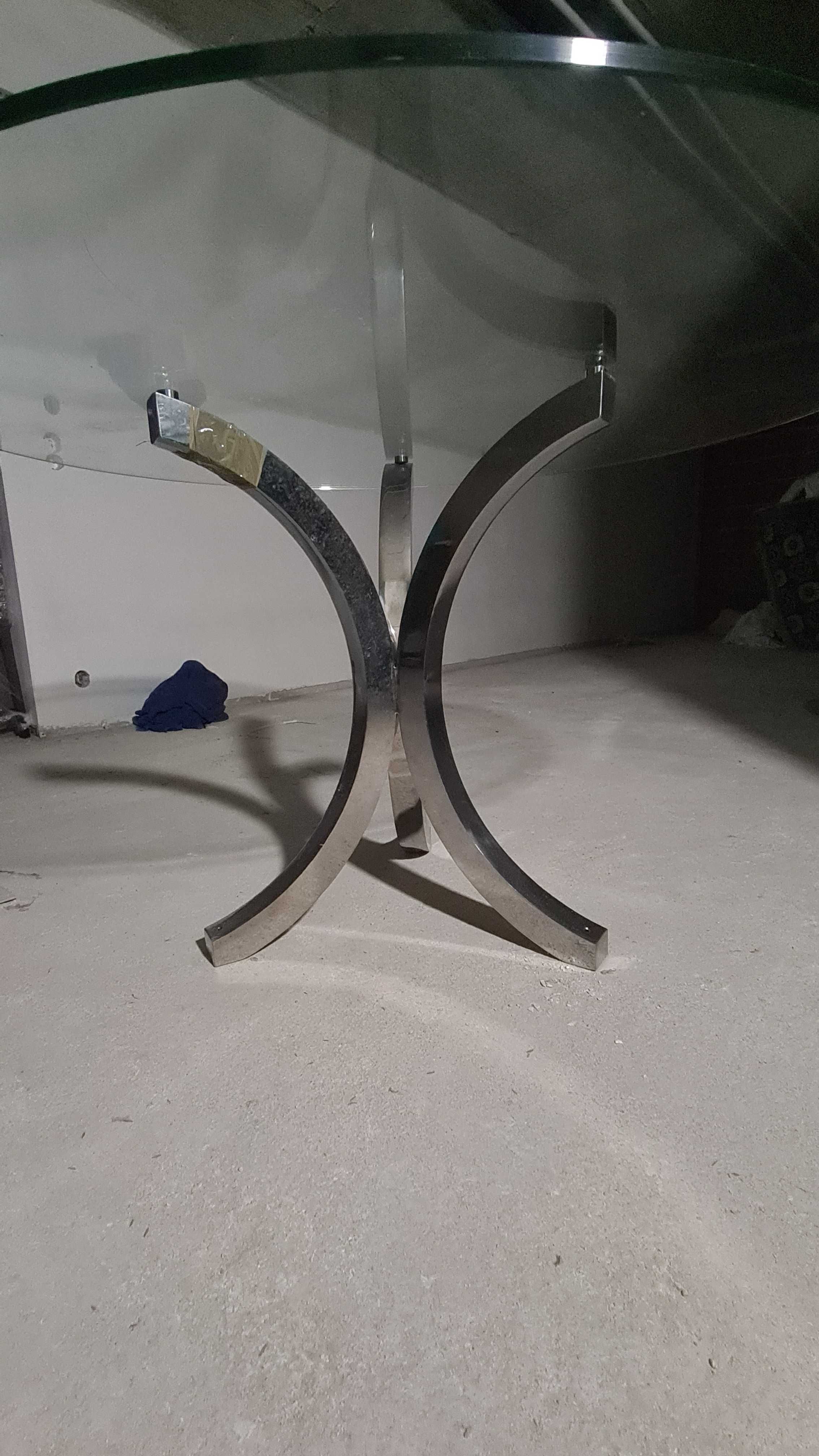 Mesa de vidro com pés metálicos