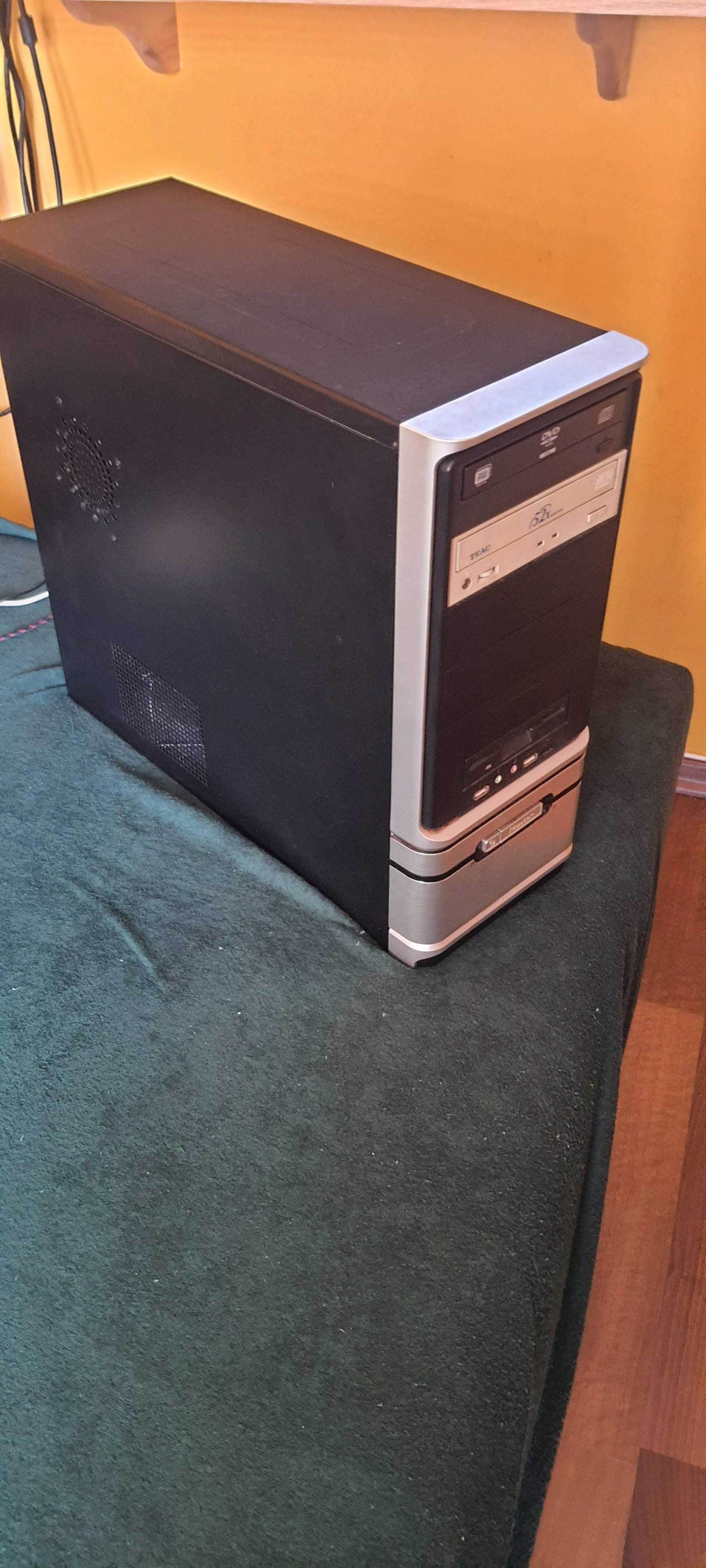 Sprzedam komputer PC, z monitorem.