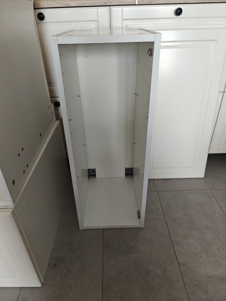 Szafki IKEA METOD, Fronty BODBYN kolor kremowy, półki UTRUSTA