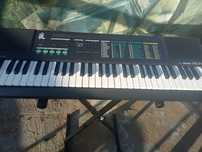 Sprzedam keyboard ze statywem