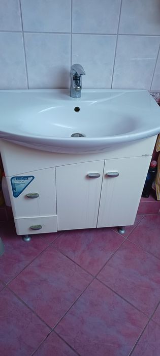 Umywalka z szafką