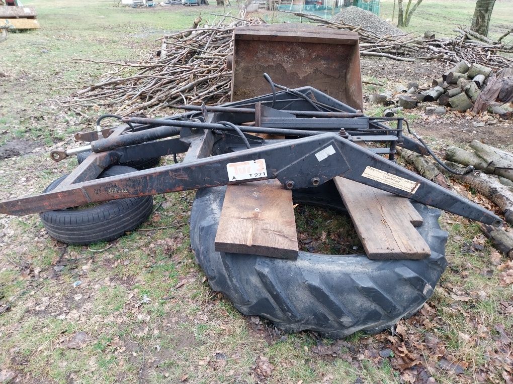 Tur czołowy ładowacz do Ferguson Massey 255